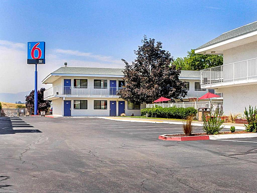 Motel 6-Medford