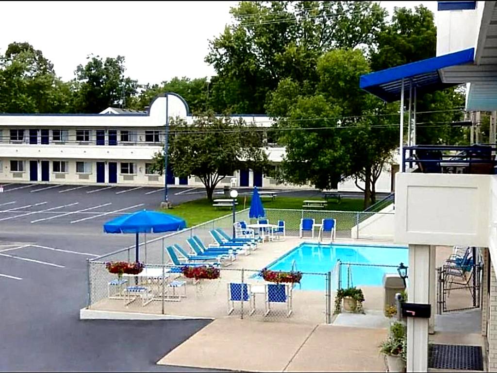 Fields Park Motel