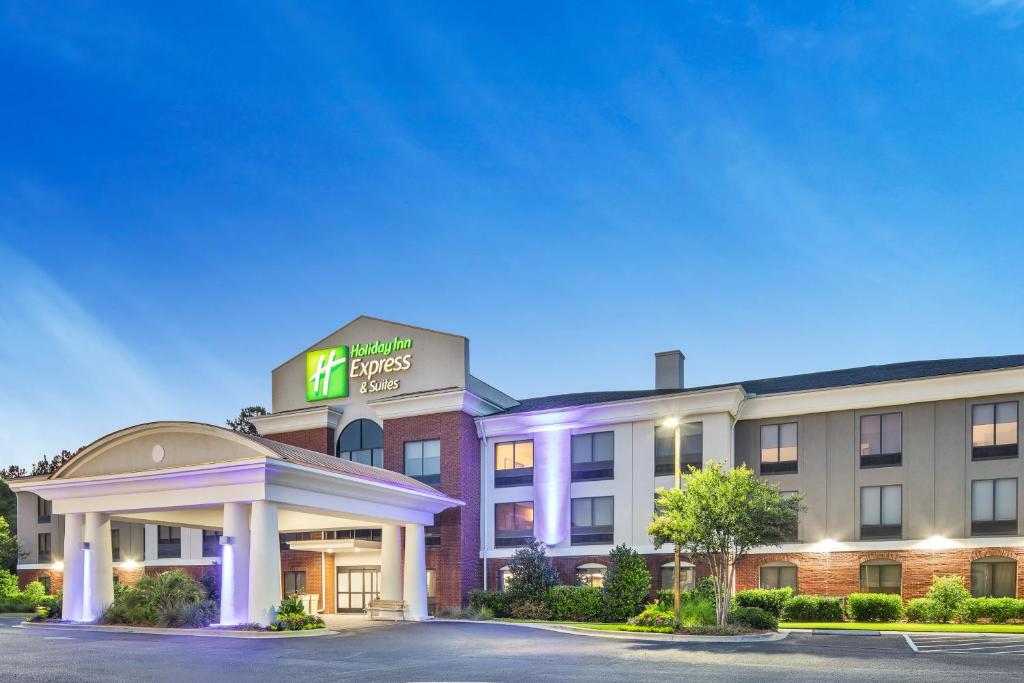 Holiday Inn Express & Suites - Hardeeville-Hilton Head, an IHG Hotel