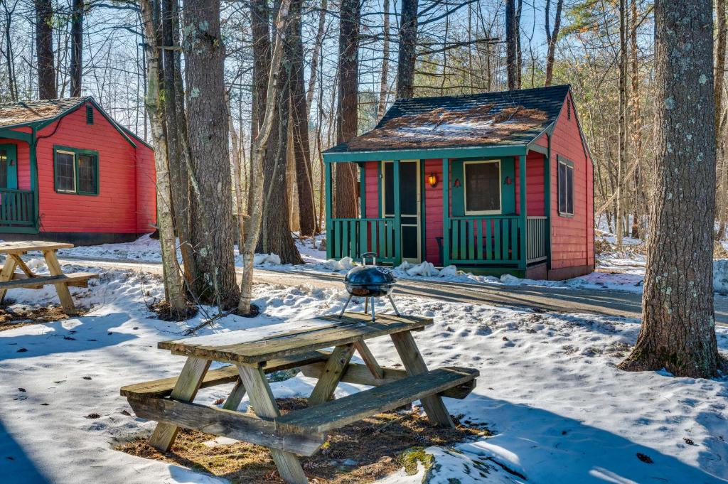 Cozy Laconia Studio Cabin Near Lake Winnipesaukee!