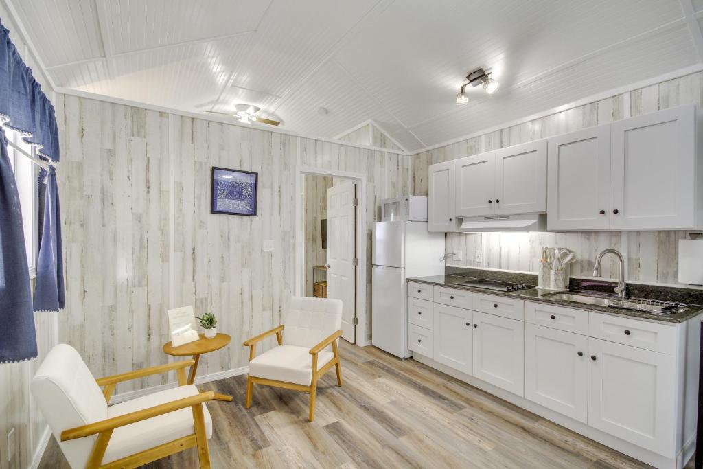 Pet-Friendly Picayune Tiny Home Near Space Center!